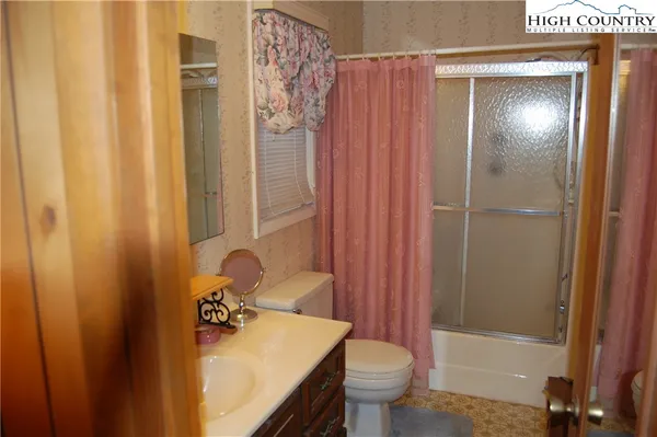 $375,000 | 202 Knoll Circle, Newland, NC 28657