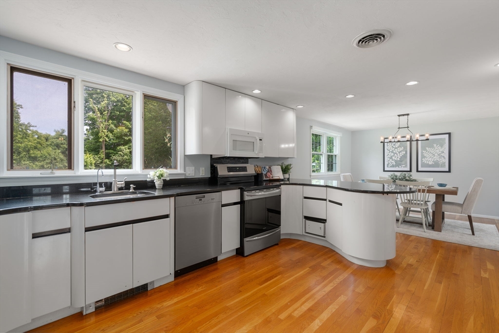 11 Fox Hill Road Framingham, MA 01701 - Photo 8 of 42