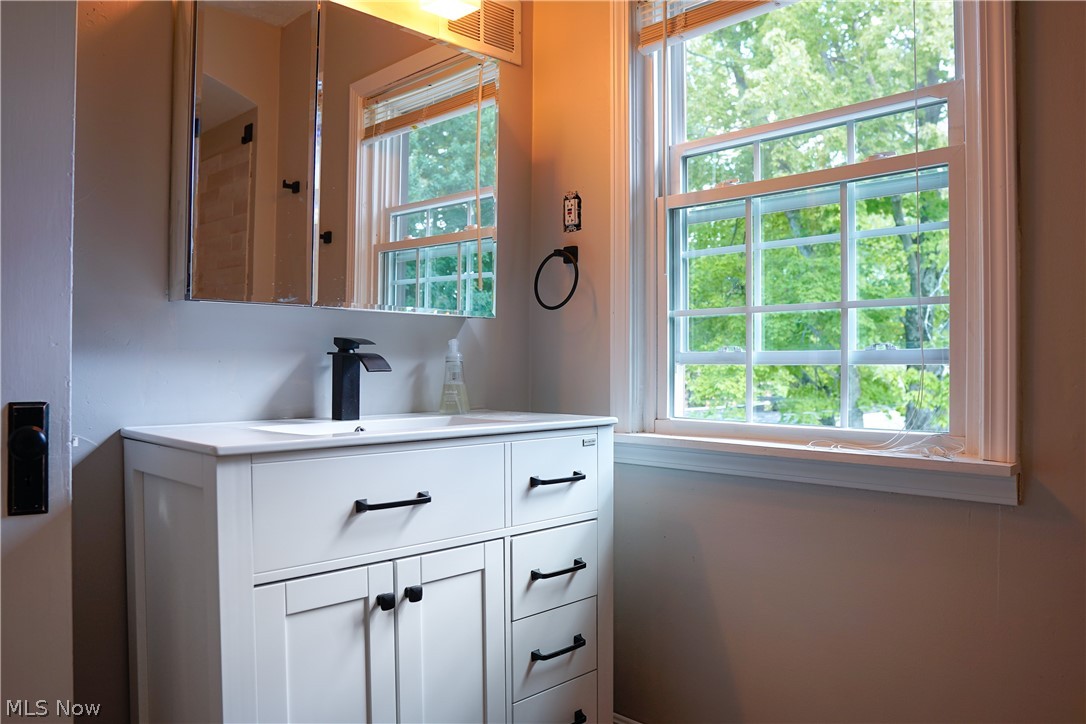 3581 Strandhill Road Shaker Heights, OH 44122 - Photo 19 of 32 Gallery Image 19