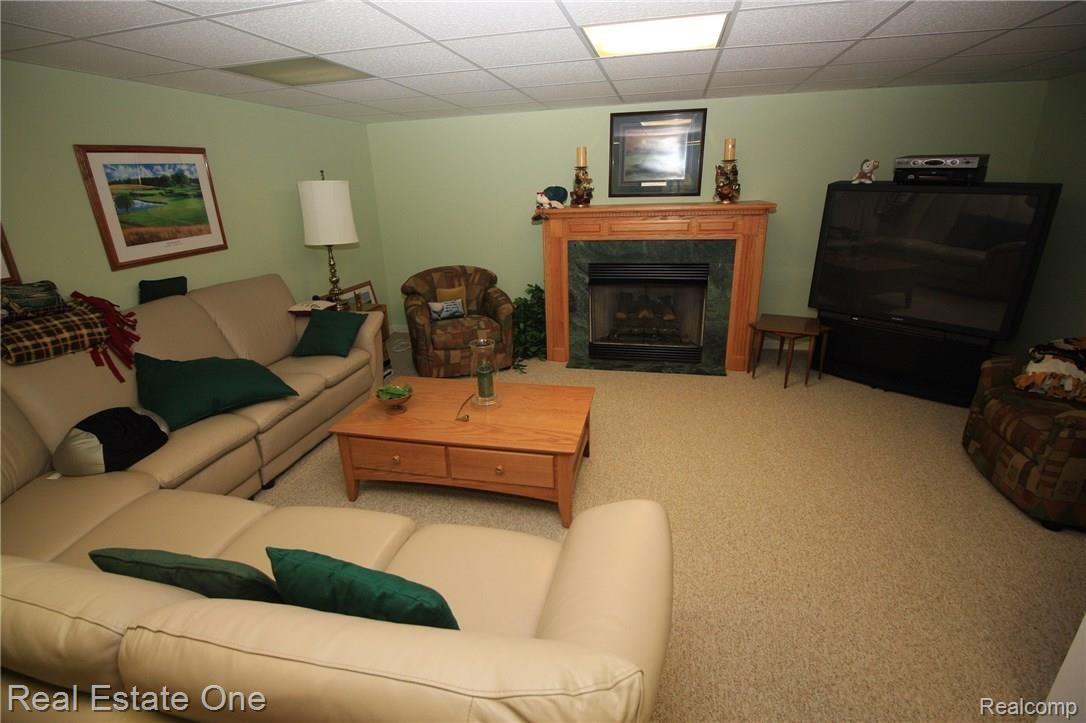 3829 Beechcrest Road Rochester, MI 48309 - Photo 31 of 44 FAMILY ENTERTAINMENT ROOM