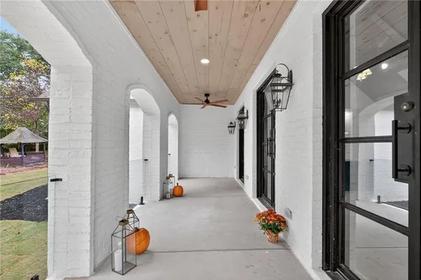 a view of back yard of the house