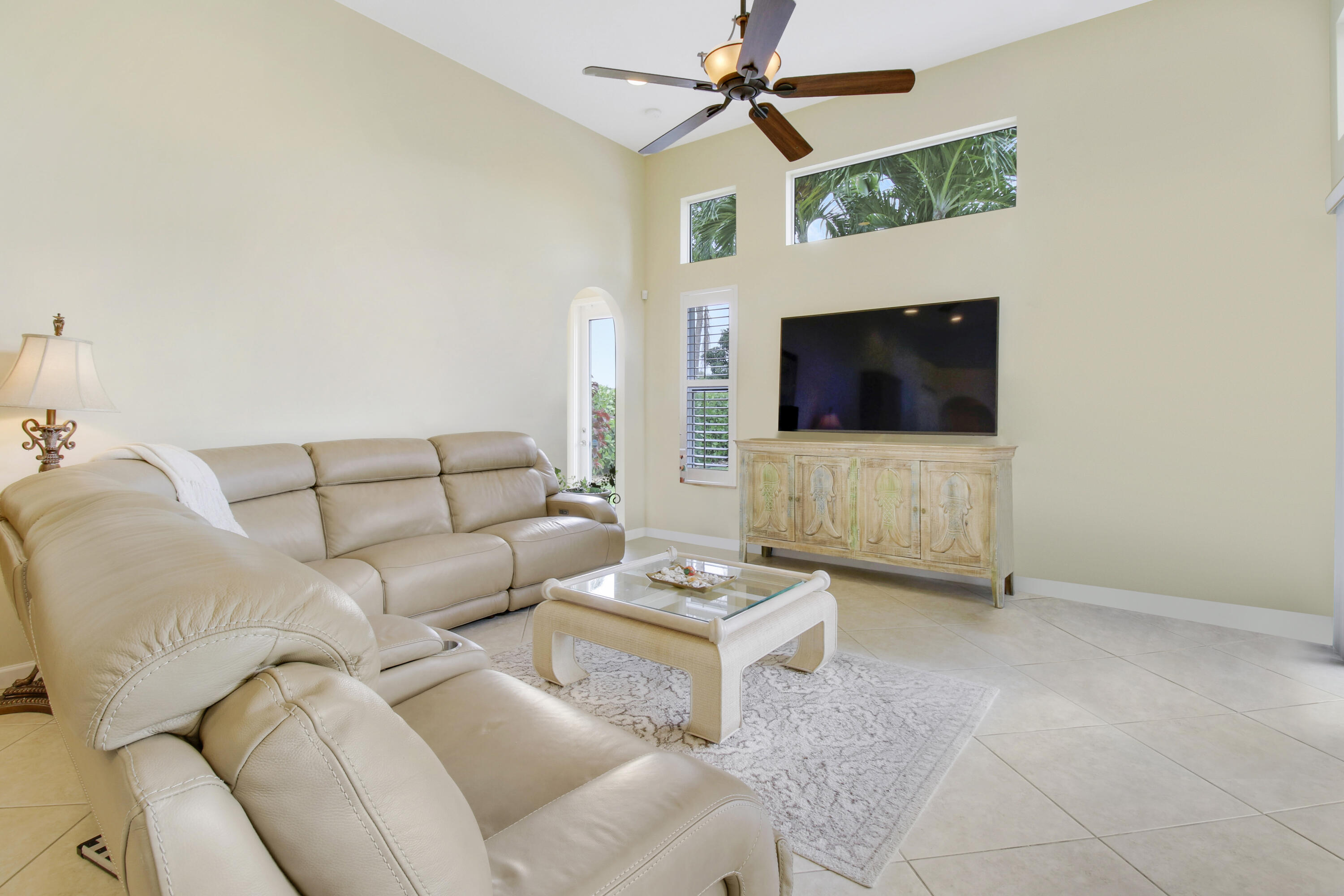 660 Southwest Yacht Basin Way Stuart, FL 34997 - Photo 13 of 39 Living Room
