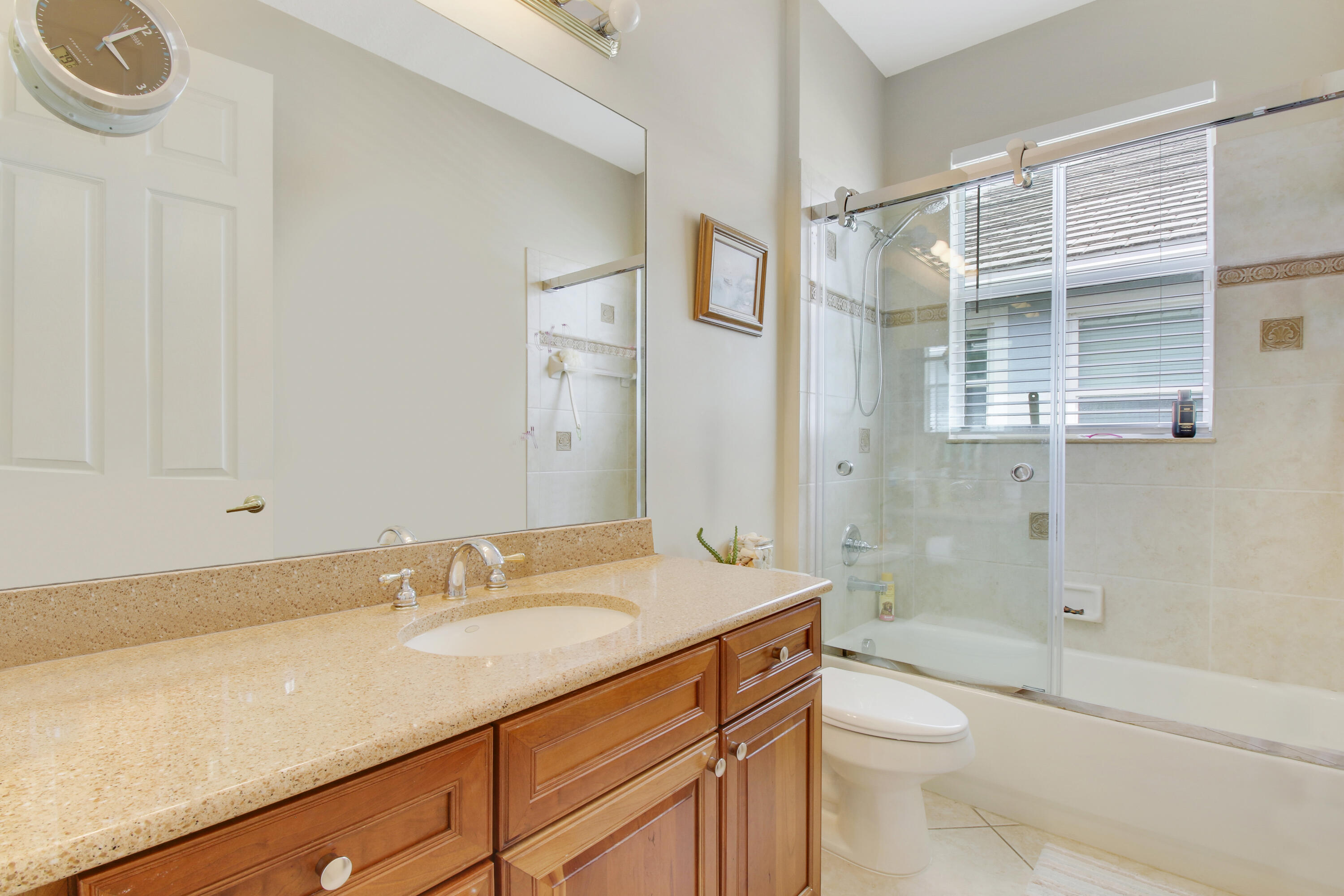 660 Southwest Yacht Basin Way Stuart, FL 34997 - Photo 24 of 39 Guest Bathroom