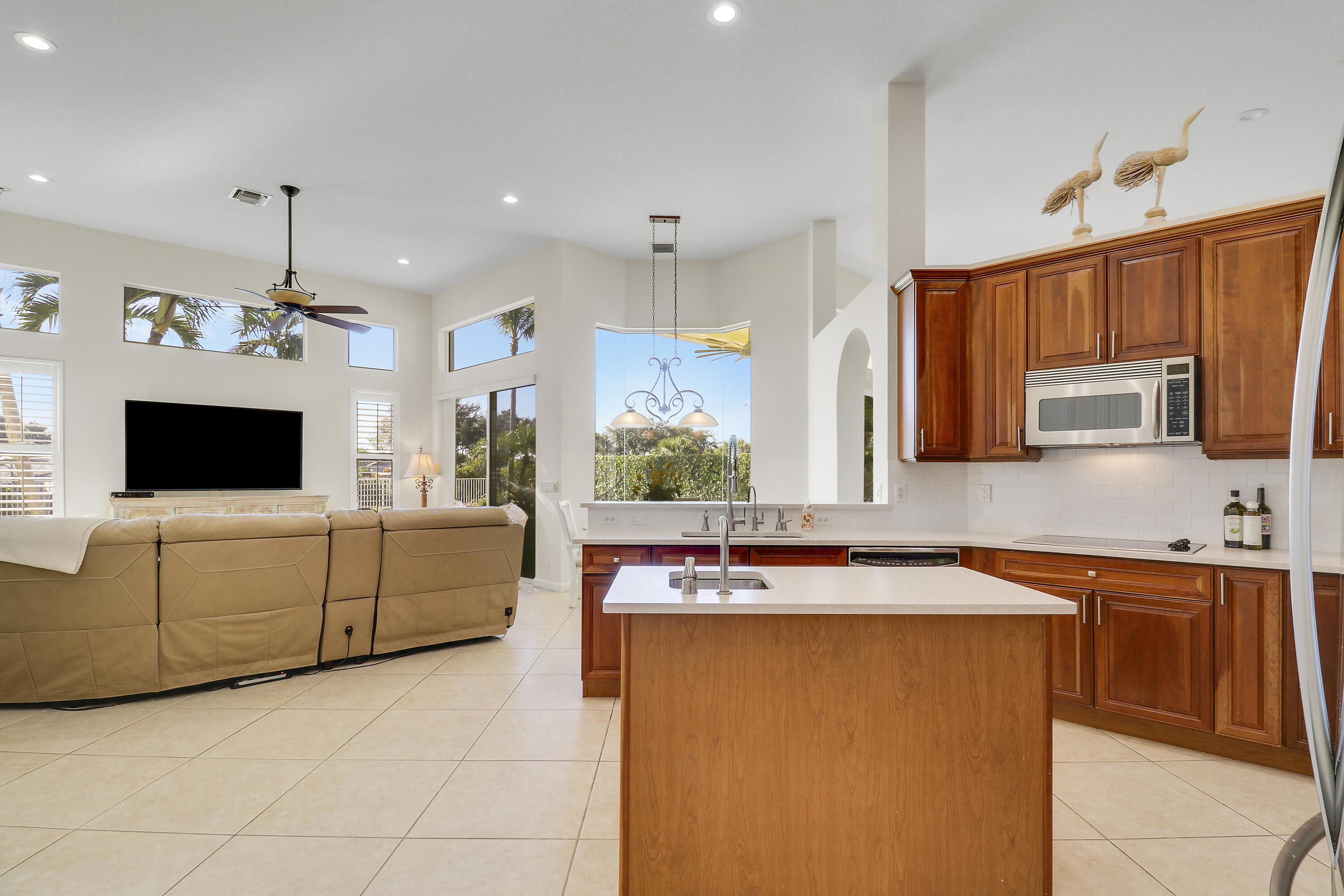 660 Southwest Yacht Basin Way Stuart, FL 34997 - Photo 6 of 39 Kitchen