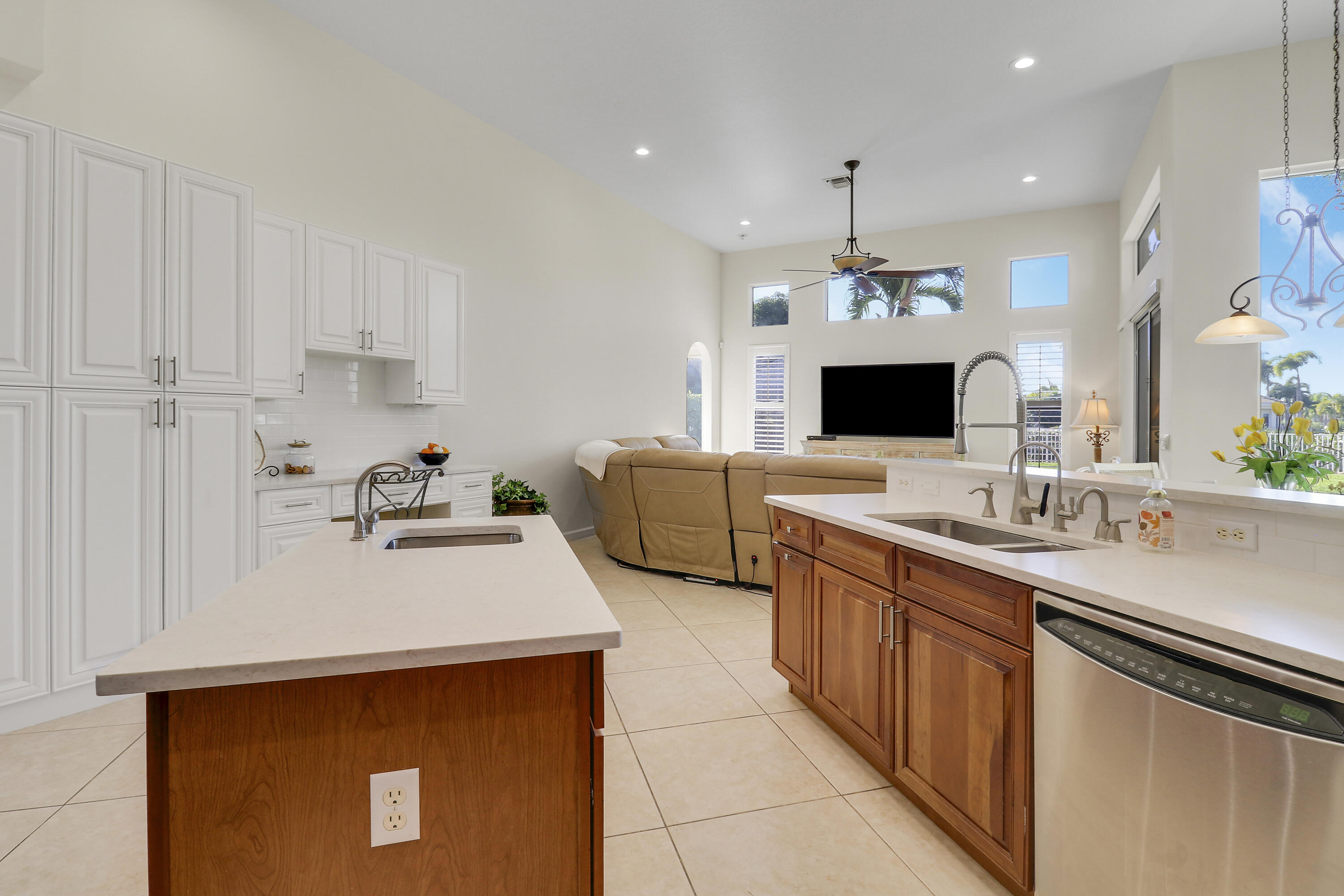 660 Southwest Yacht Basin Way Stuart, FL 34997 - Photo 9 of 39 Kitchen