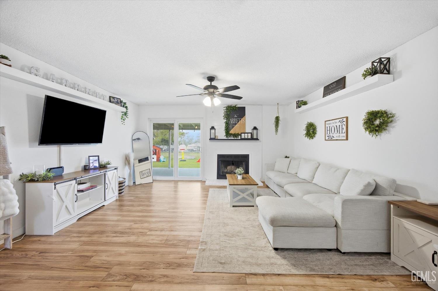 Undisclosed Address Tehachapi, CA 93561 - Photo 4 of 46 a living room with furniture and a flat screen tv