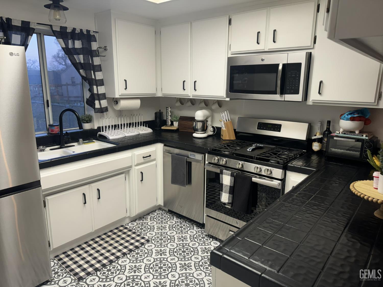 Undisclosed Address Tehachapi, CA 93561 - Photo 6 of 14