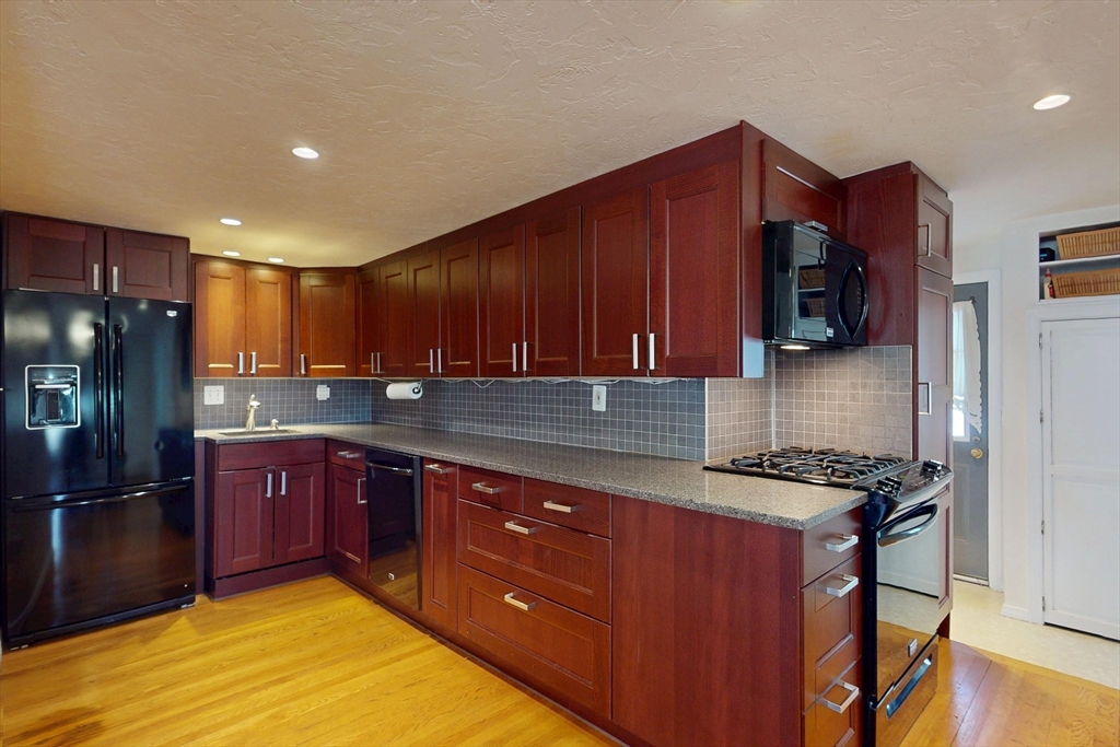 38 Hillcrest Road Waltham, MA 02451 - Photo 11 of 42