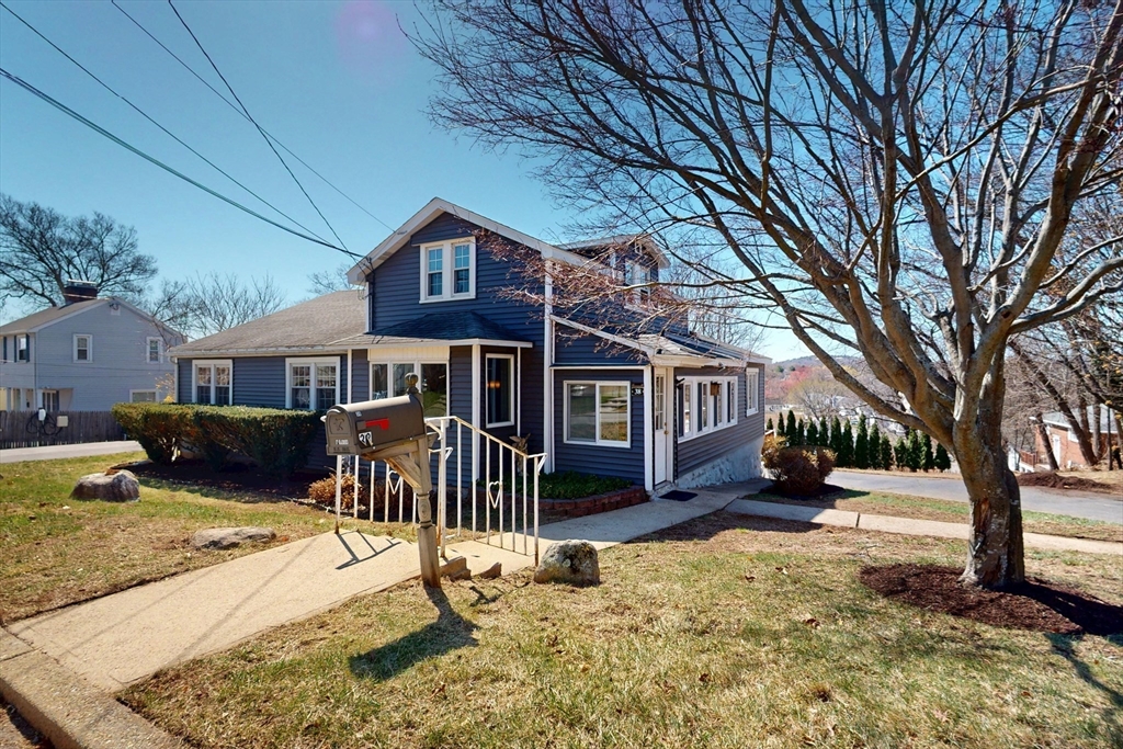 38 Hillcrest Road Waltham, MA 02451 - Photo 3 of 42