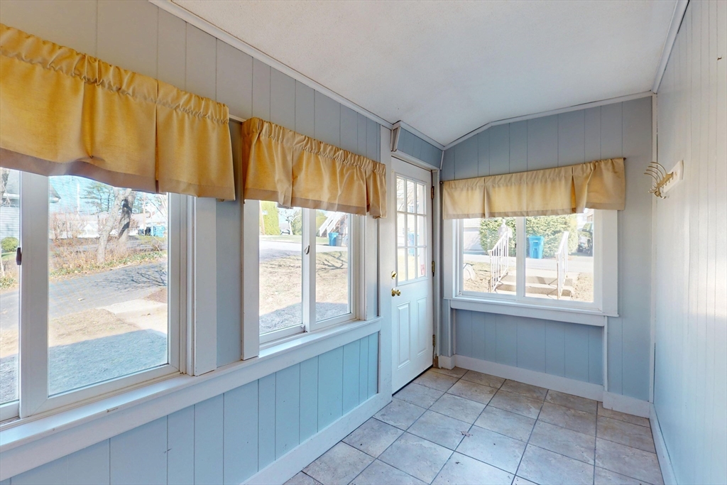 38 Hillcrest Road Waltham, MA 02451 - Photo 5 of 42