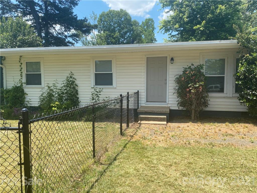5527 Queen Anne Road, Unit 5 Charlotte, NC 28217 - Photo 1 of 22 Gallery Image 1
