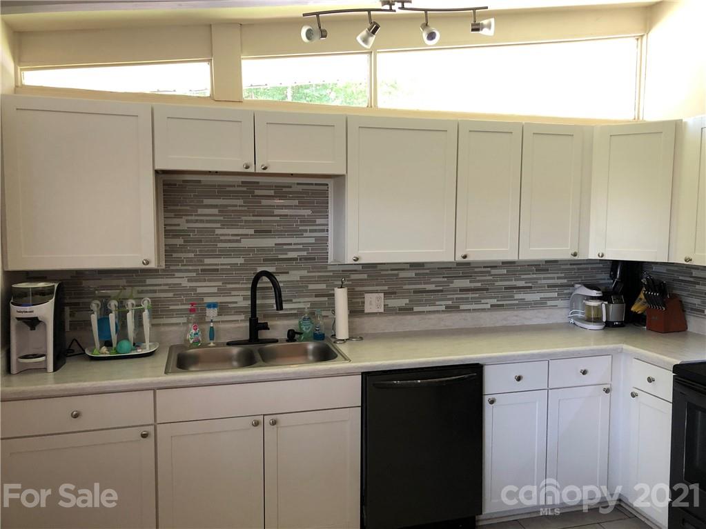 5527 Queen Anne Road, Unit 5 Charlotte, NC 28217 - Photo 11 of 22 Gallery Image 11