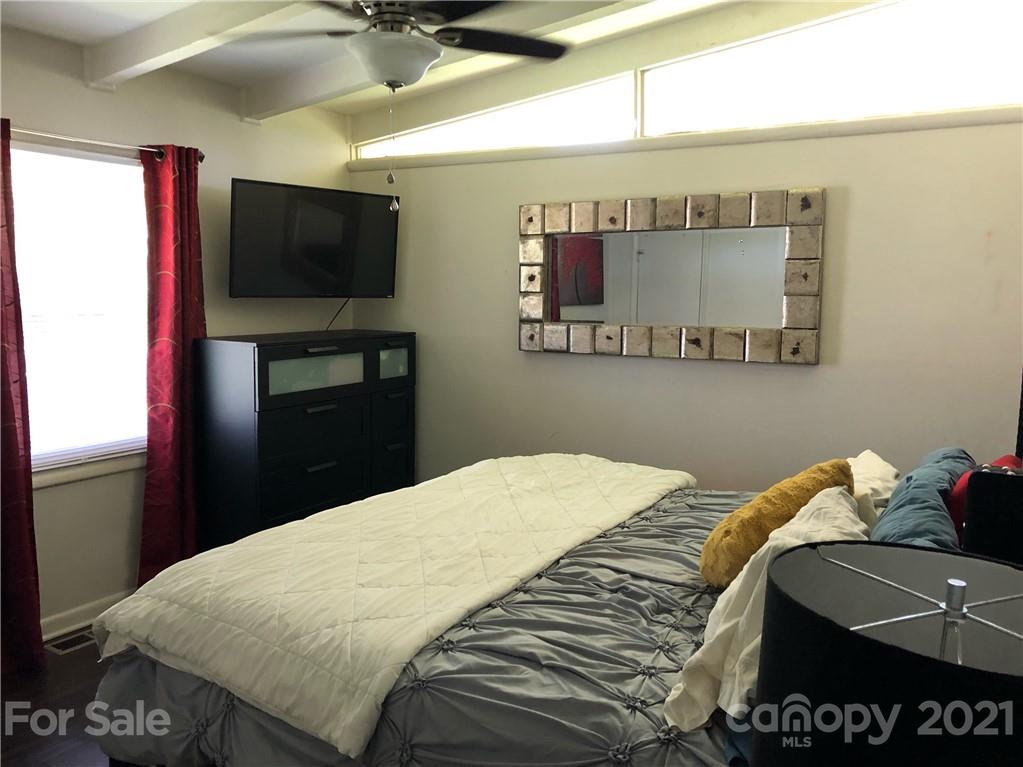 5527 Queen Anne Road, Unit 5 Charlotte, NC 28217 - Photo 15 of 22 Gallery Image 15
