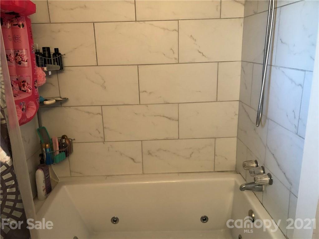 5527 Queen Anne Road, Unit 5 Charlotte, NC 28217 - Photo 18 of 22 Gallery Image 18