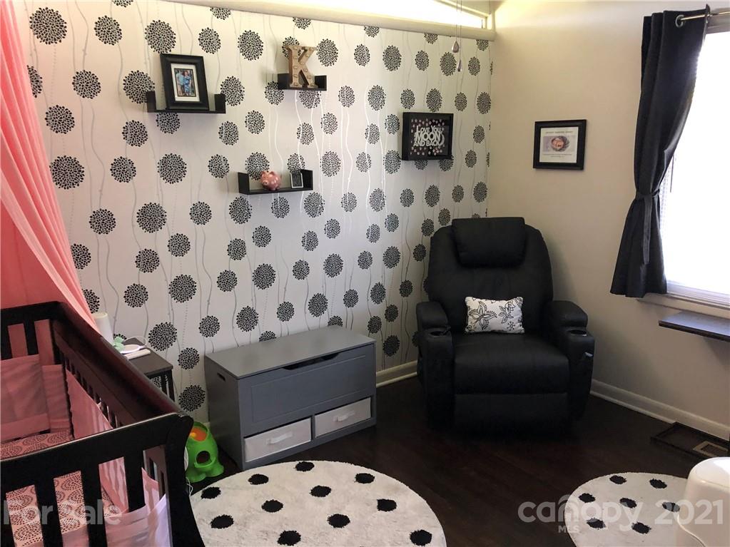 5527 Queen Anne Road, Unit 5 Charlotte, NC 28217 - Photo 20 of 22 Gallery Image 20