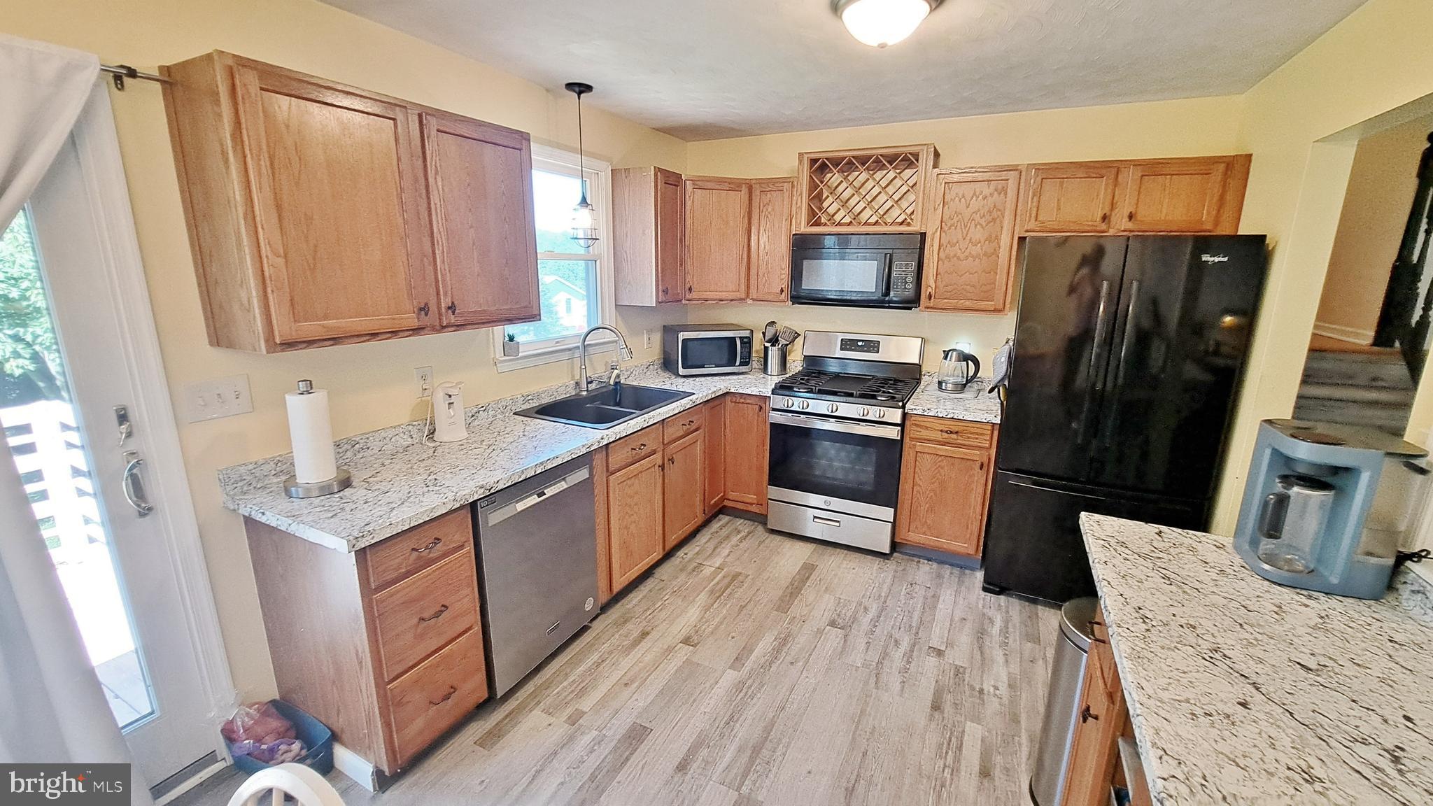 451 Clover Lane Hanover, PA 17331 - Photo 16 of 74 Kitchen