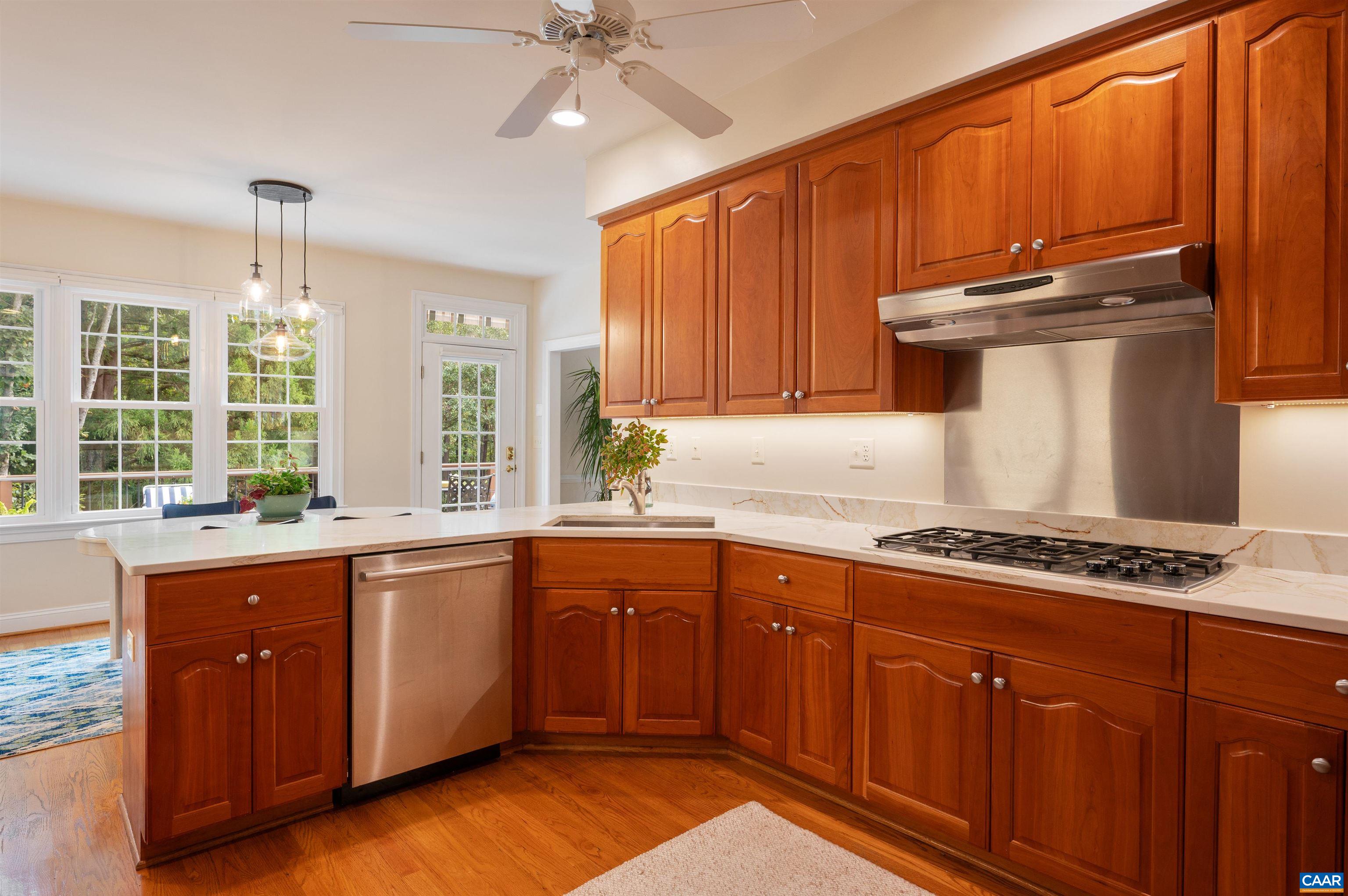 3422 Darby Road Keswick, VA 22947 - Photo 20 of 62 Cherry,Quartz & gas cooktop