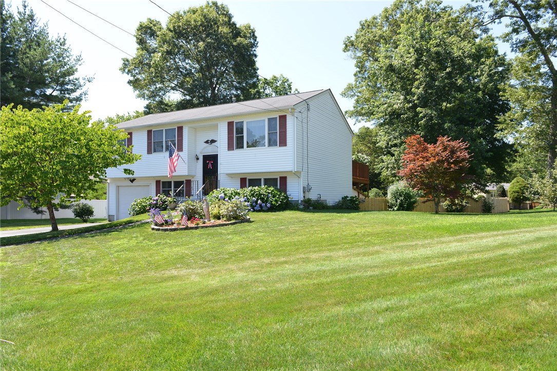 44 Step Circle Warwick, RI 02889 - Photo 2 of 33 Gallery Image 2
