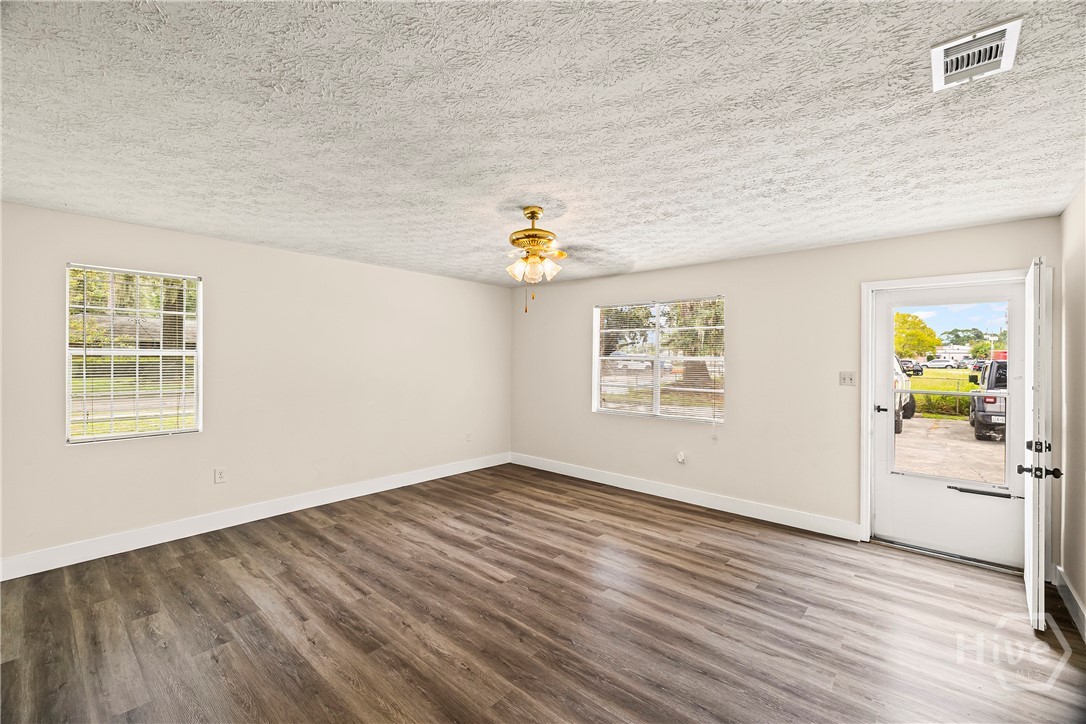 9 Hampstead Avenue Savannah, GA 31405 - Photo 12 of 39