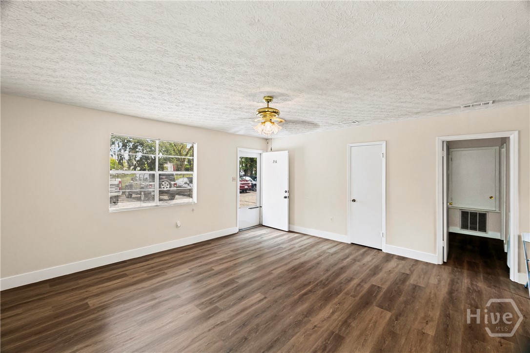 9 Hampstead Avenue Savannah, GA 31405 - Photo 13 of 39