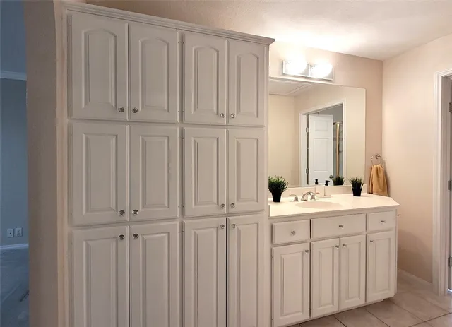 $3,400 | 8504 Young Lane, Austin, TX 78737