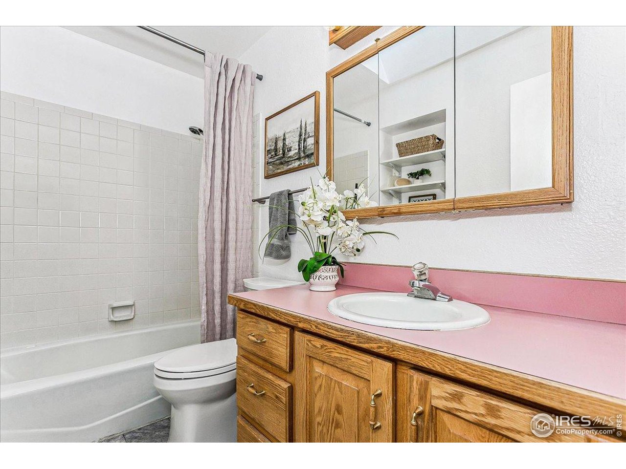 1725 Ridgewood Road Fort Collins, CO 80526 - Photo 20 of 46 Main floor full bathroom