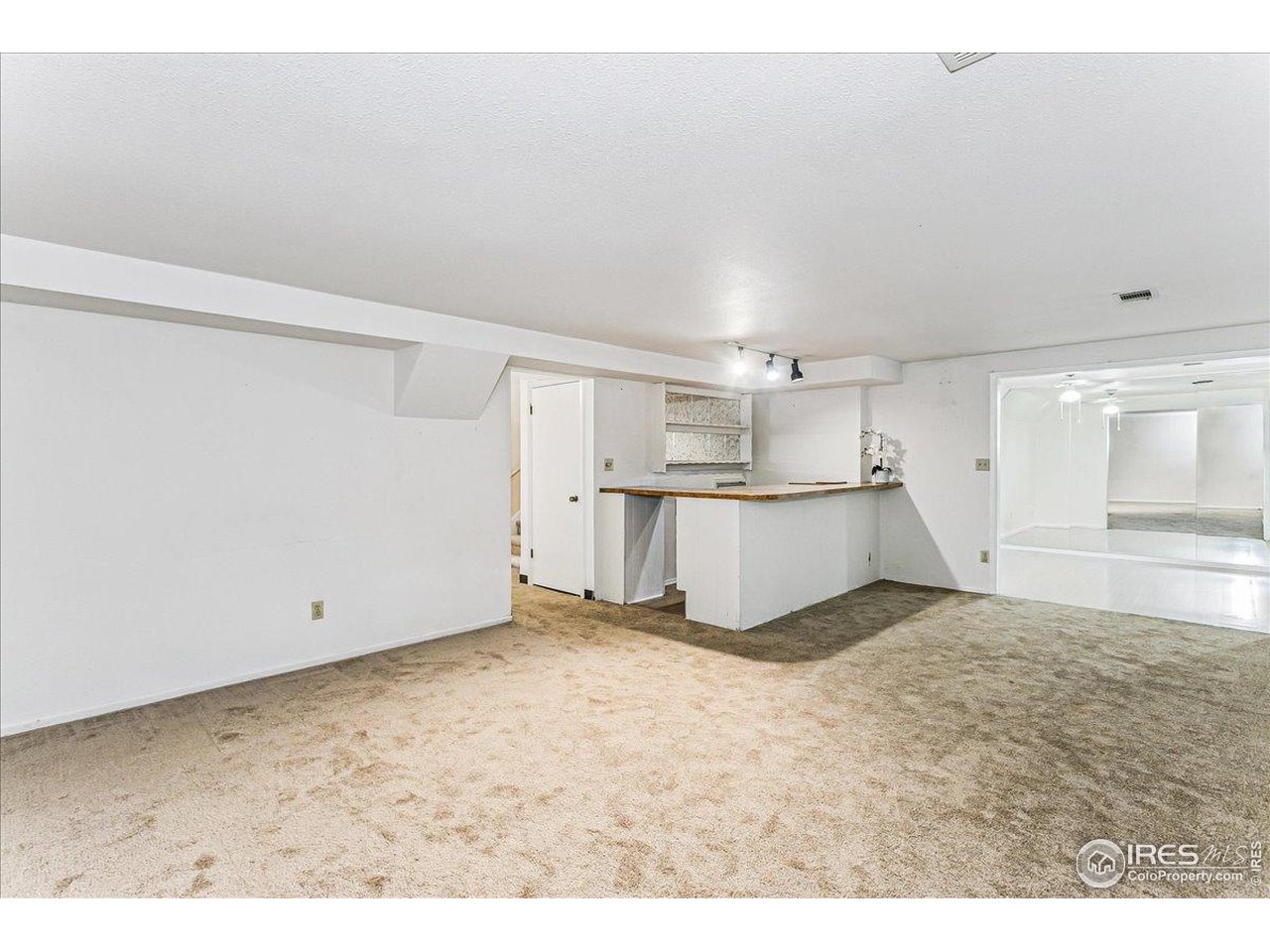 1725 Ridgewood Road Fort Collins, CO 80526 - Photo 22 of 46 Rec room mini bar