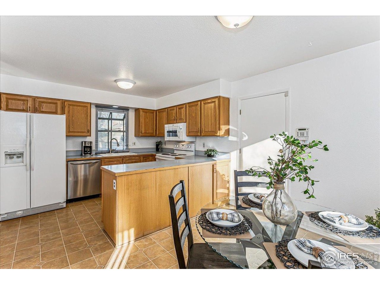 1725 Ridgewood Road Fort Collins, CO 80526 - Photo 10 of 46 Light, bright and clean