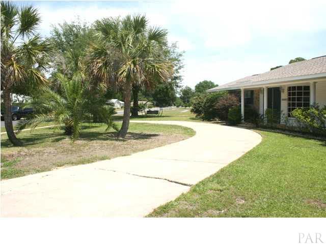 3925 Croydon Road Pensacola, FL 32514 - Photo 2 of 20 Large circular driveway