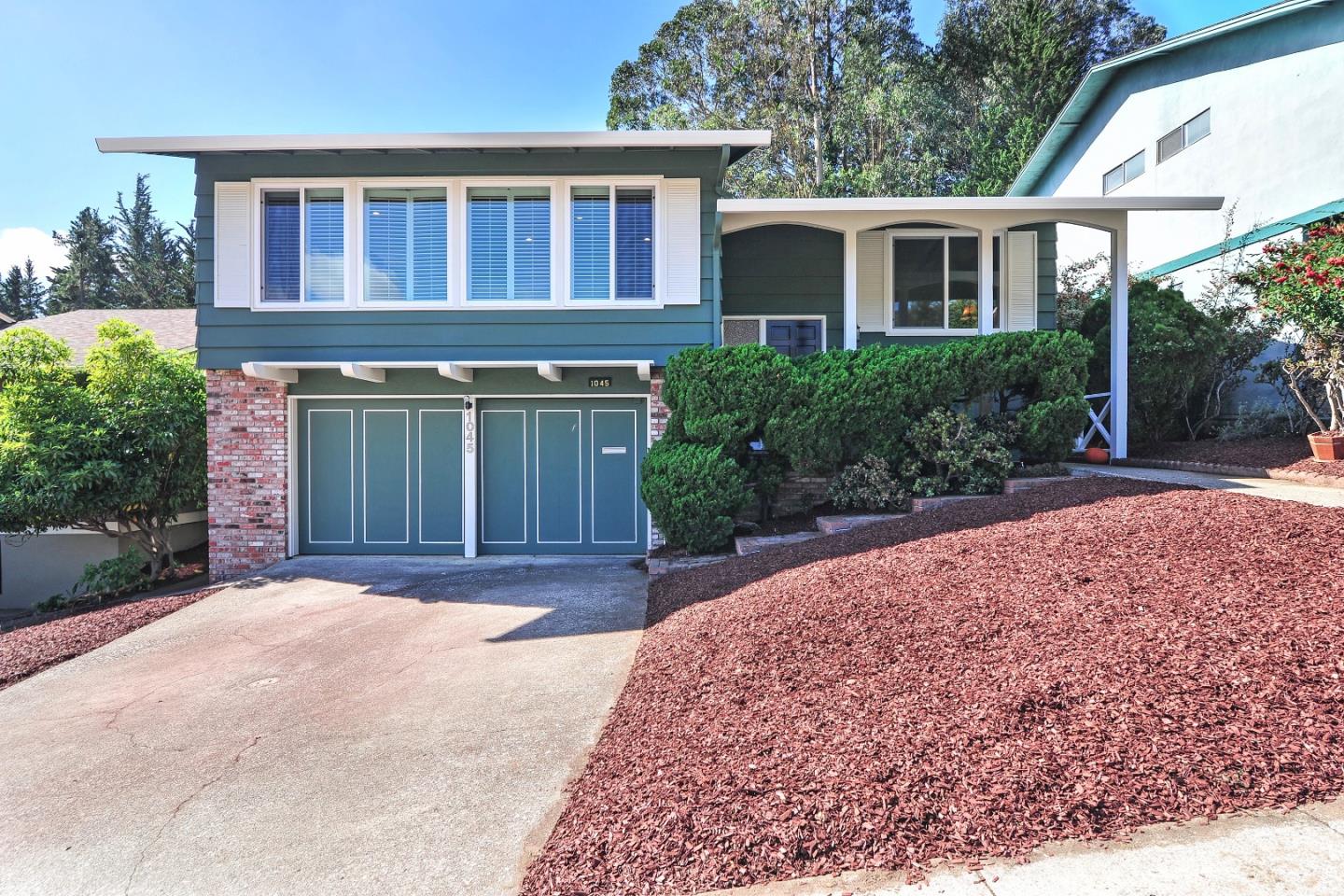 1045 Everglades Drive Pacifica, CA 94044 - Photo 2 of 30