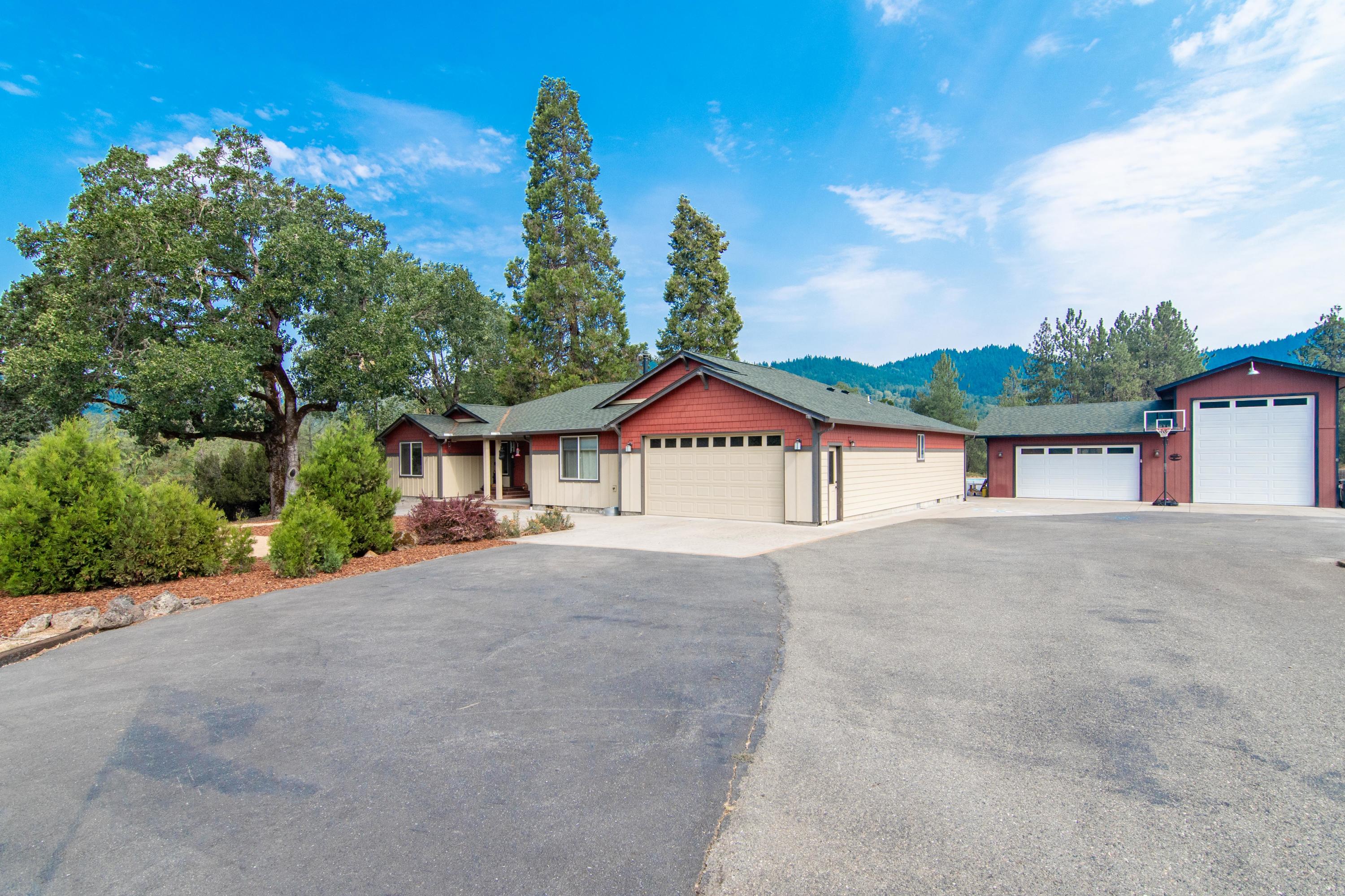 5450 Hugo Road Grants Pass, OR 97526 - Photo 3 of 61 Hugo Rd-55