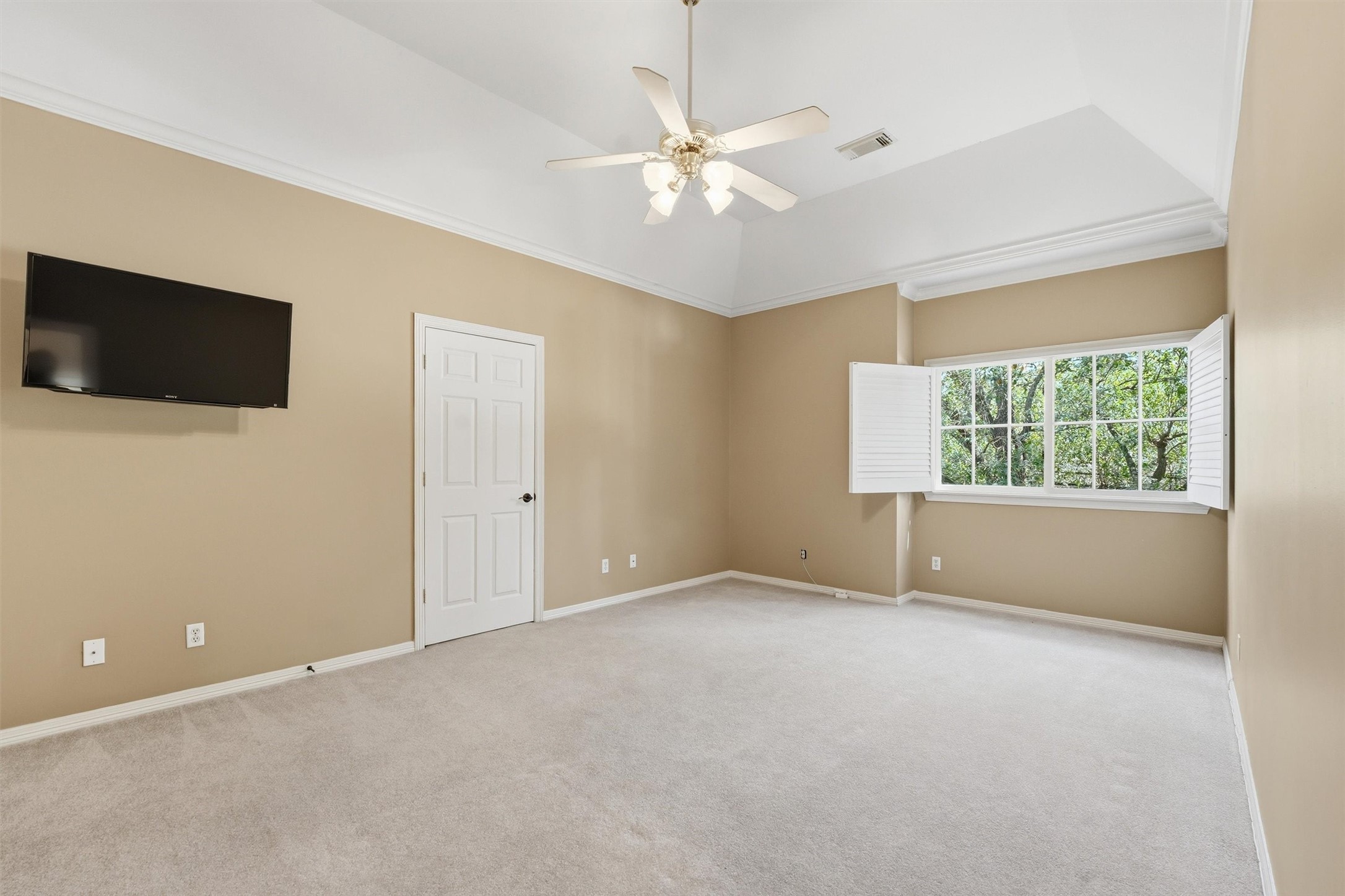 3210 Maroneal Street Houston, TX 77025 - Photo 20 of 28 a view of an empty room with a window