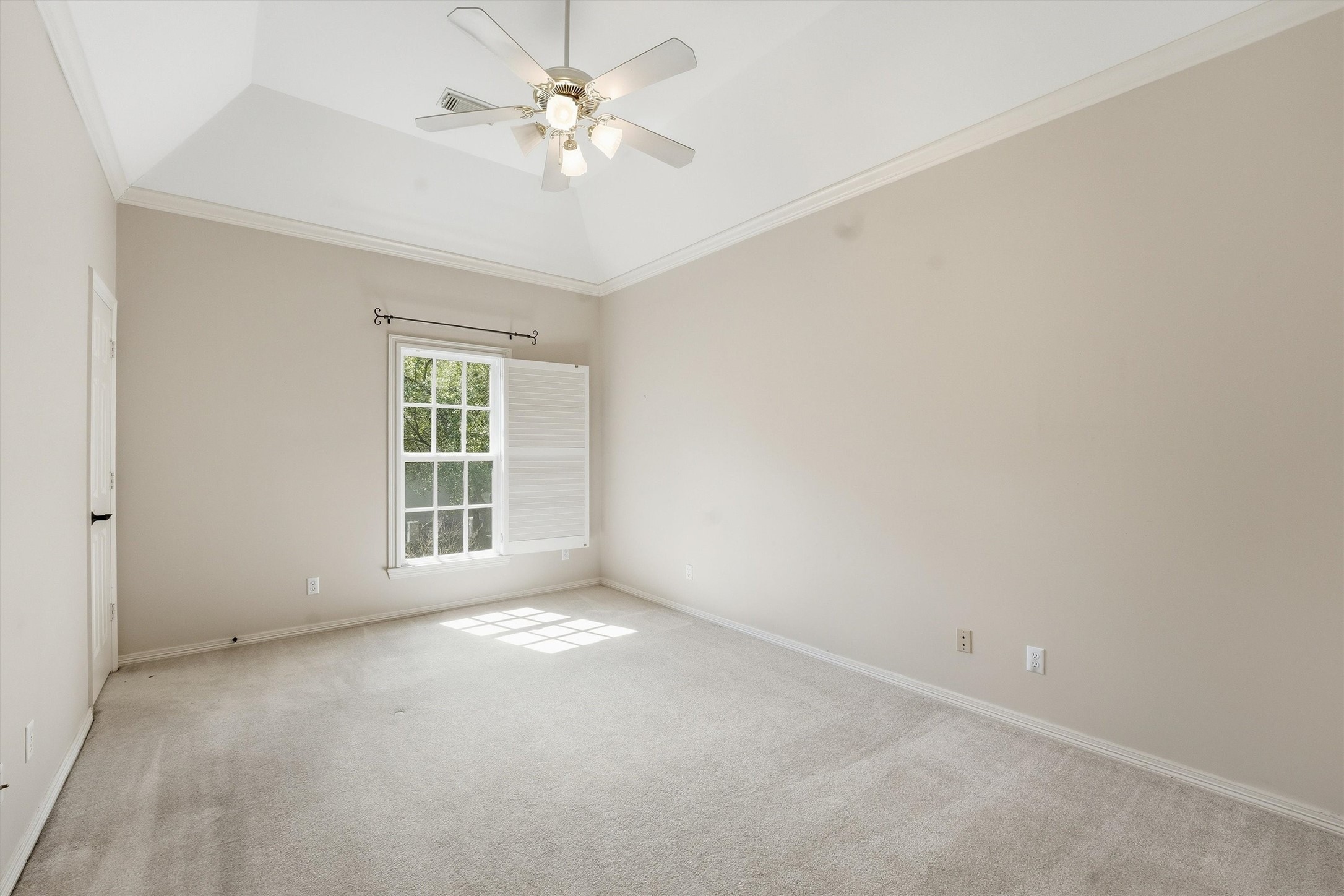 3210 Maroneal Street Houston, TX 77025 - Photo 22 of 28 an empty room with a window