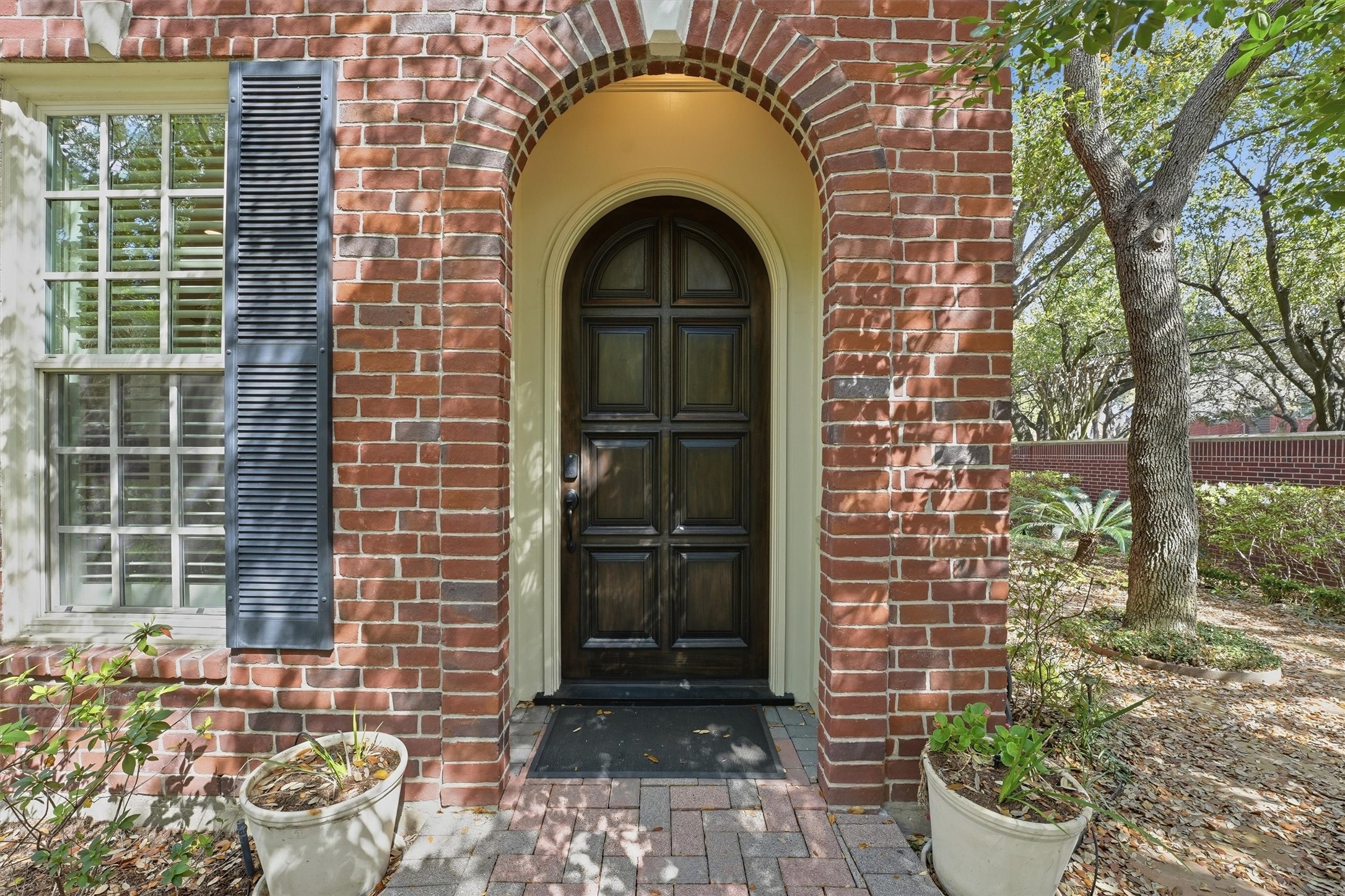 3210 Maroneal Street Houston, TX 77025 - Photo 4 of 28 a front view of a house with a garden