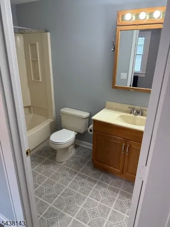 $2,100 | 28 North Middaugh Street, Unit 2, Somerville, NJ 08876