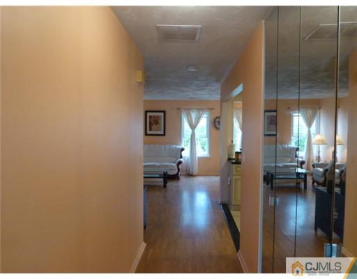 39 Rainford Road Edison, NJ 08820 - Photo 2 of 14