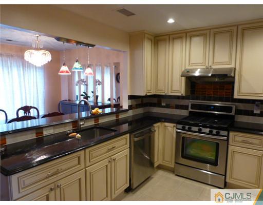 39 Rainford Road Edison, NJ 08820 - Photo 5 of 14