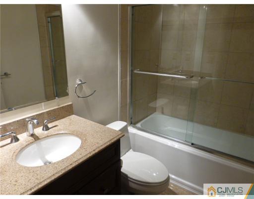 39 Rainford Road Edison, NJ 08820 - Photo 8 of 14
