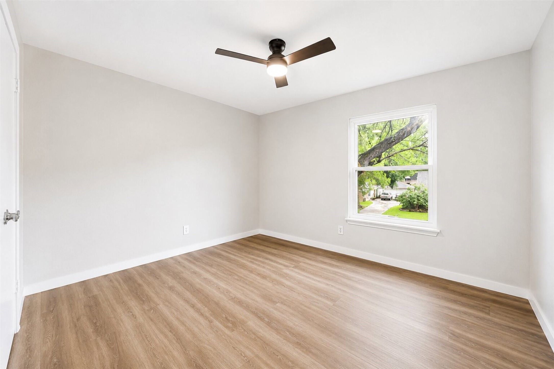 15414 Ripplestream Drive Houston, TX 77068 - Photo 29 of 41 Reverse angle of bedroom three.
