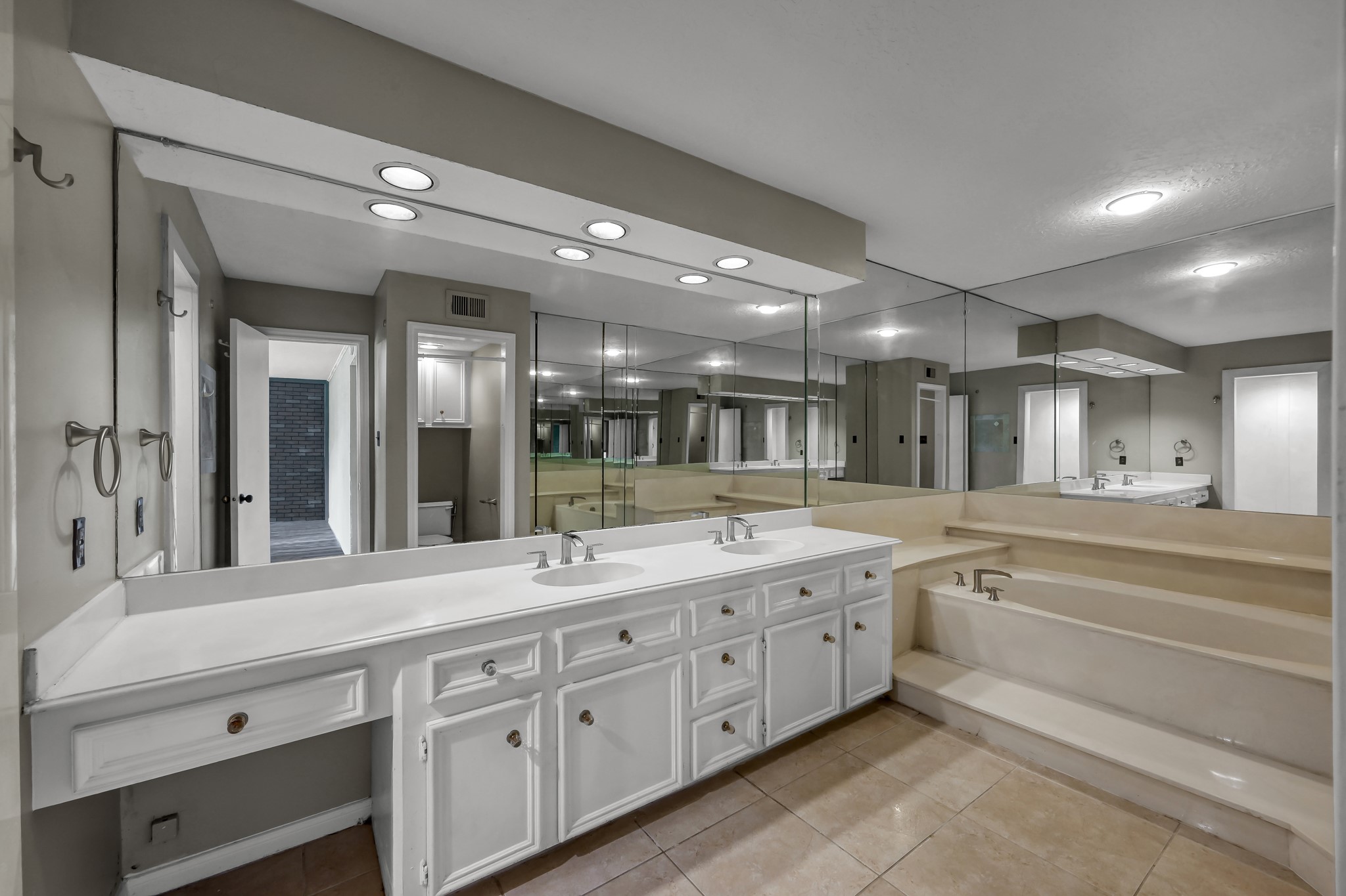4 Waters Edge Street Conroe, TX 77356 - Photo 9 of 19