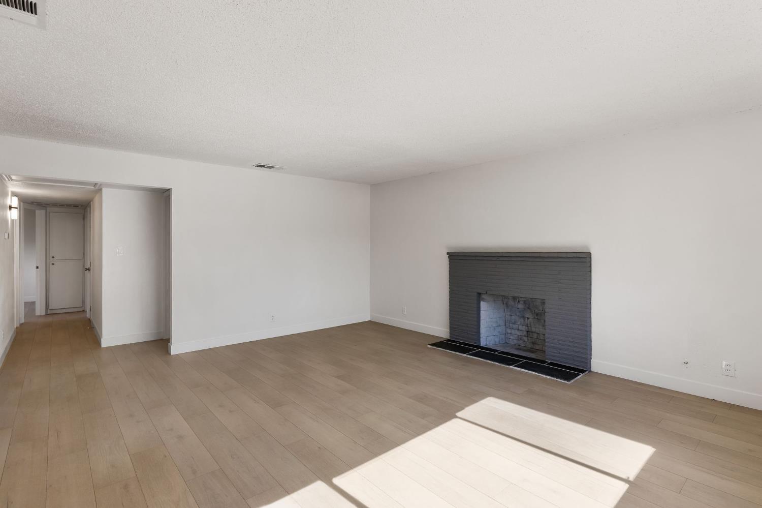 3270 Nareb Street Sacramento, CA 95838 - Photo 4 of 28 an empty room with windows