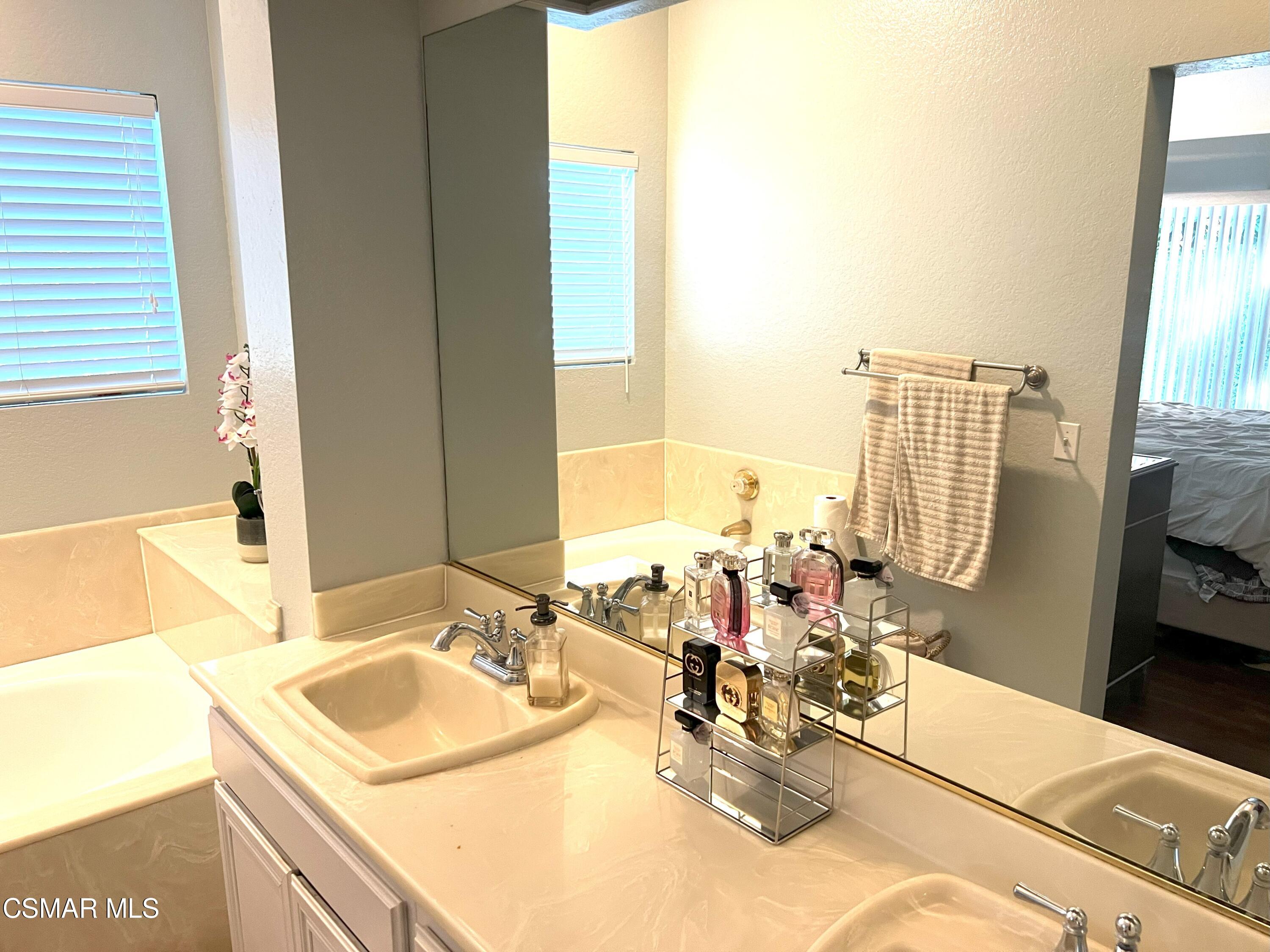 581 Fairfield Road Simi Valley, CA 93065 - Photo 11 of 24 581 Fairfield - Primary Bath 2