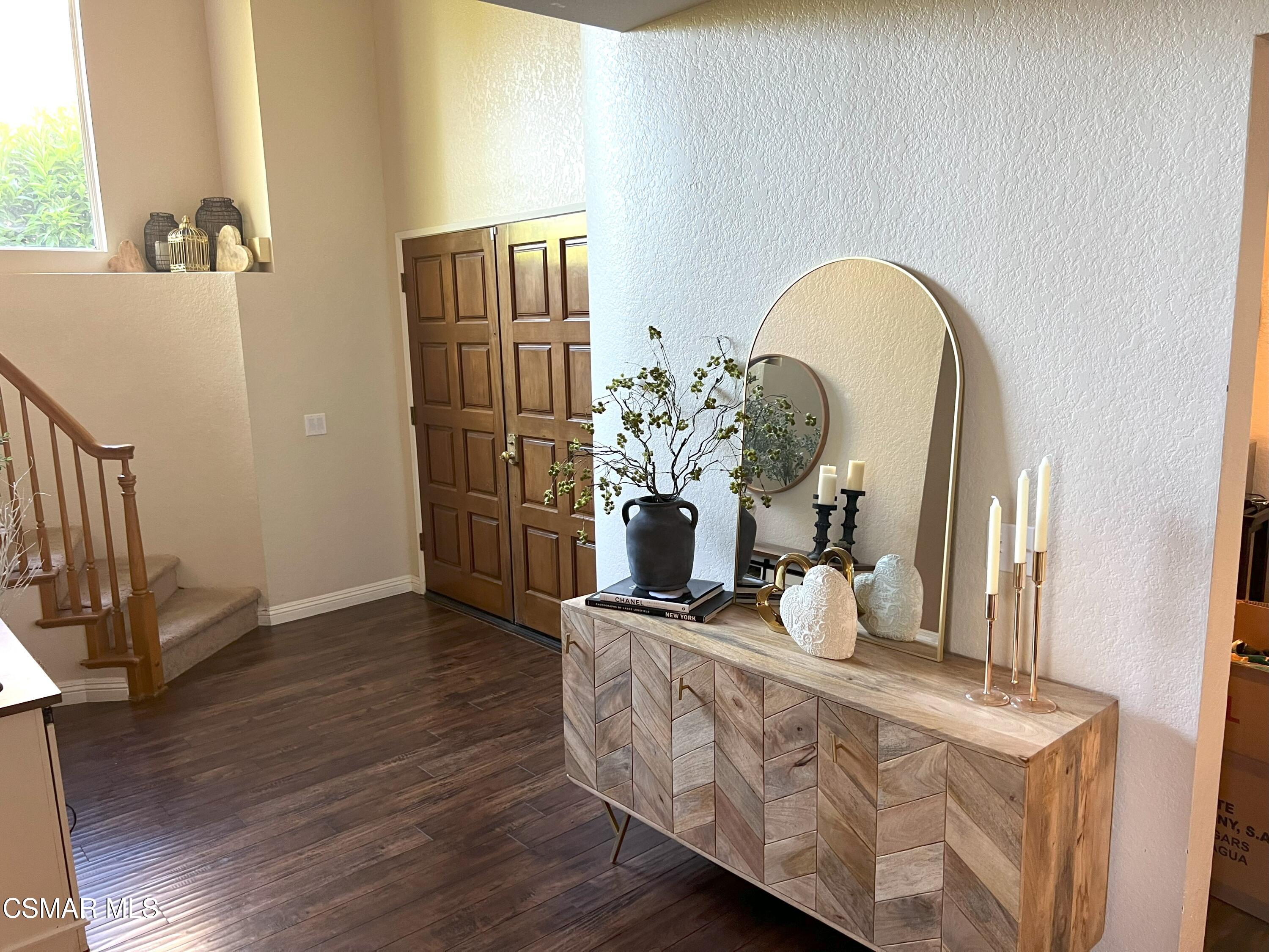 581 Fairfield Road Simi Valley, CA 93065 - Photo 3 of 24 581 Fairfield - Entry 2