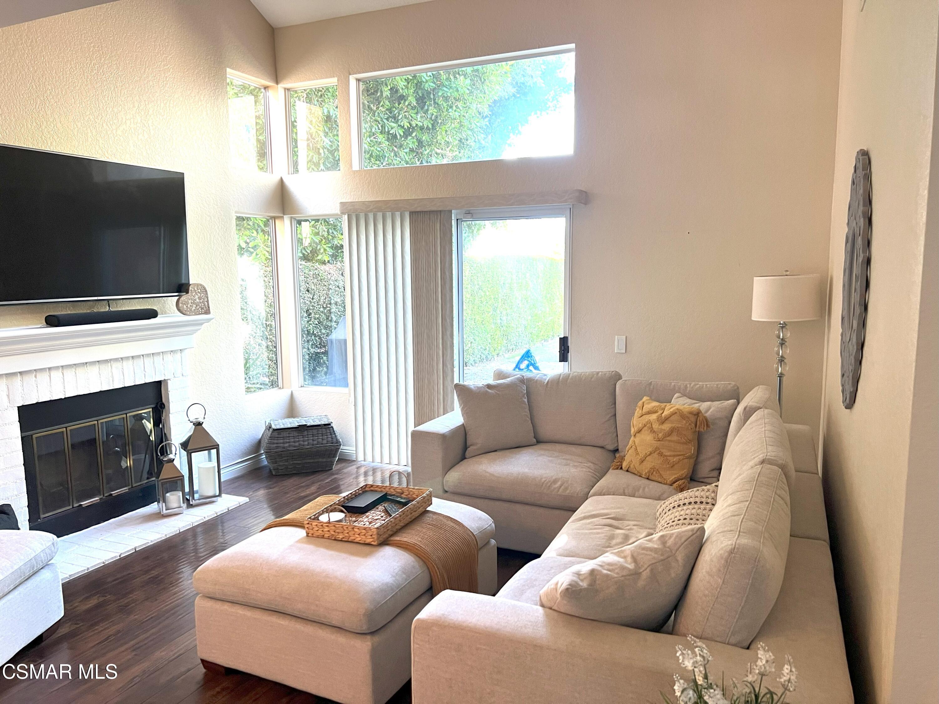 581 Fairfield Road Simi Valley, CA 93065 - Photo 6 of 24 581 Fairfield - LR 2