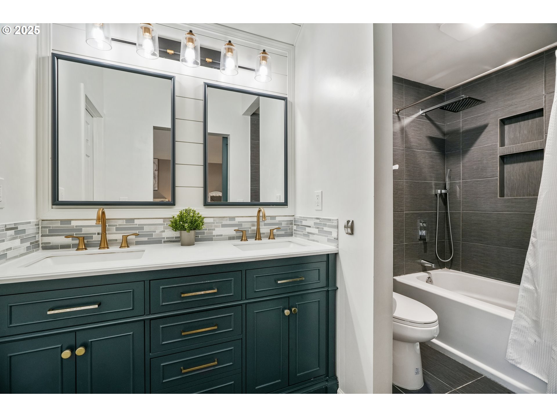 2418 Southwest Nebraska Street Portland, OR 97239 - Photo 21 of 37 Gallery Image 21