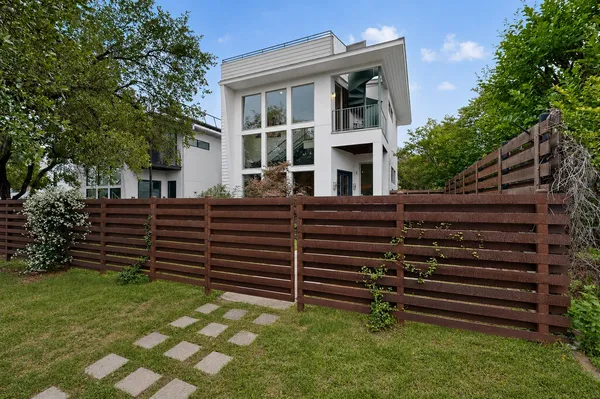 $9,450 | 807-2 West Gibson Street, Austin, TX 78704