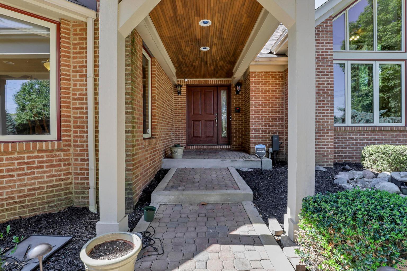 4037 Dublin Road Hilliard, OH 43026 - Photo 3 of 37 20220921141013659775000000-o
