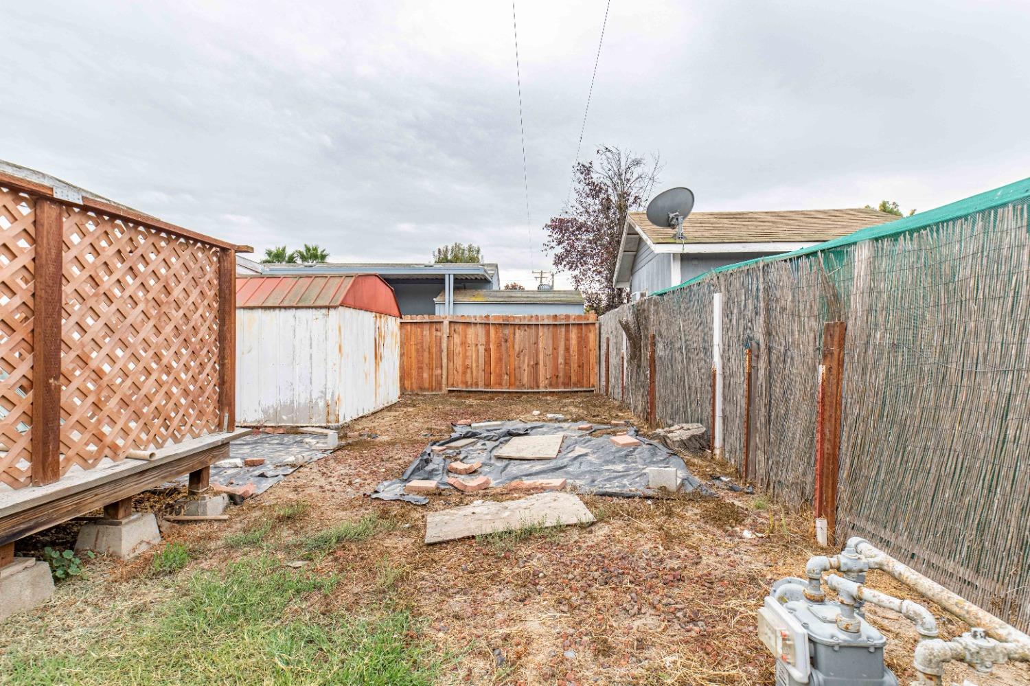 4449 South Carpenter Road, Unit D2 Modesto, CA 95358 - Photo 17 of 26 a view of a backyard of the house