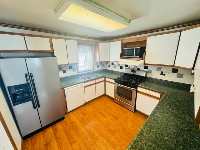 $139,900 | 37113 North Loretto Avenue, Lake Villa, IL 60046