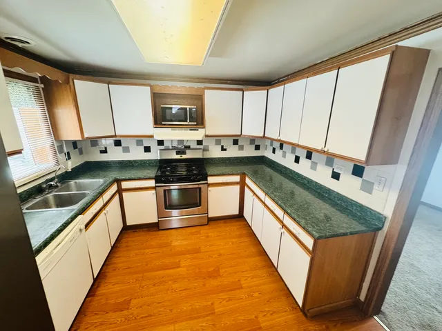 $139,900 | 37113 North Loretto Avenue, Lake Villa, IL 60046